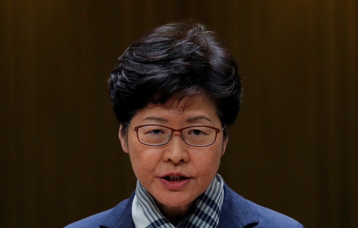 Carrie Lam reprovou violência durante protestos
