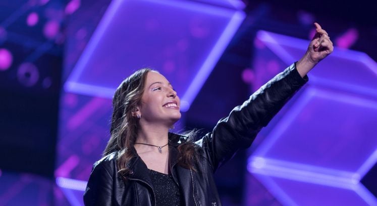 Com 14 anos, Sofia Gomide começou a fazer teatro musical em inglês aos dez, na escola onde estudava. Com o sucesso It’s Coming Back to me Now, de Celine Dion, ela levantou 100 jurados