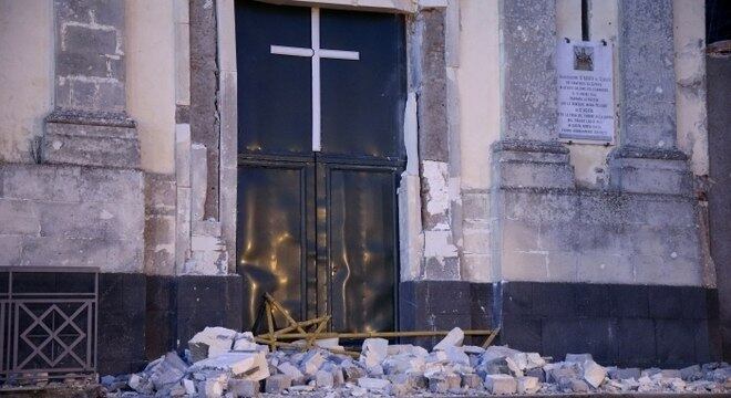 Terremoto na Sicília destruiu fachadas de igrejas e edifícios