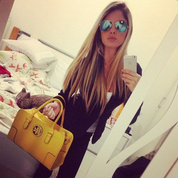 Ainda de acordo com o especialista, se Bárbara aplicar os R$
2 milhões na poupança, somente de juros, ela ganharia mais de R$ 133 mil por
ano. Você conseguiria viver com essa grana toda, sem precisar gastar os milhões?
Para isso, a modelo vai ter que driblar os desejos de consumo