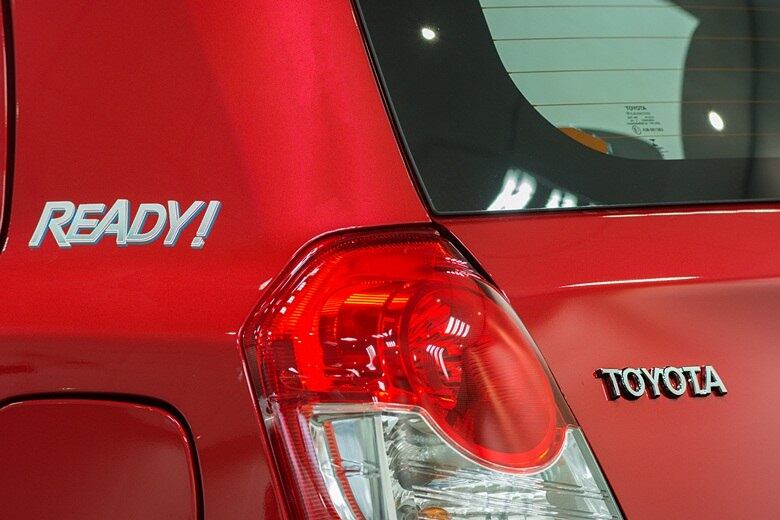 Na traseira, a principal novidade são os adesivos com o nome Ready, fixados na coluna traseira