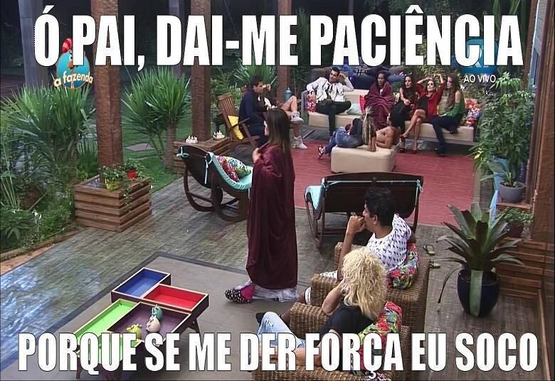 Será que ela daria um soco em alguém?

+ Douglas canta e grita punindo Mara por punições
+ Marcelo quer sair de A Fazenda
+ Mara Maravilha surta, provoca os demais peões e canta "eu só quero comer tapioca"
+ Carla fatura R$10 mil e manda Mara direto para a Roça


