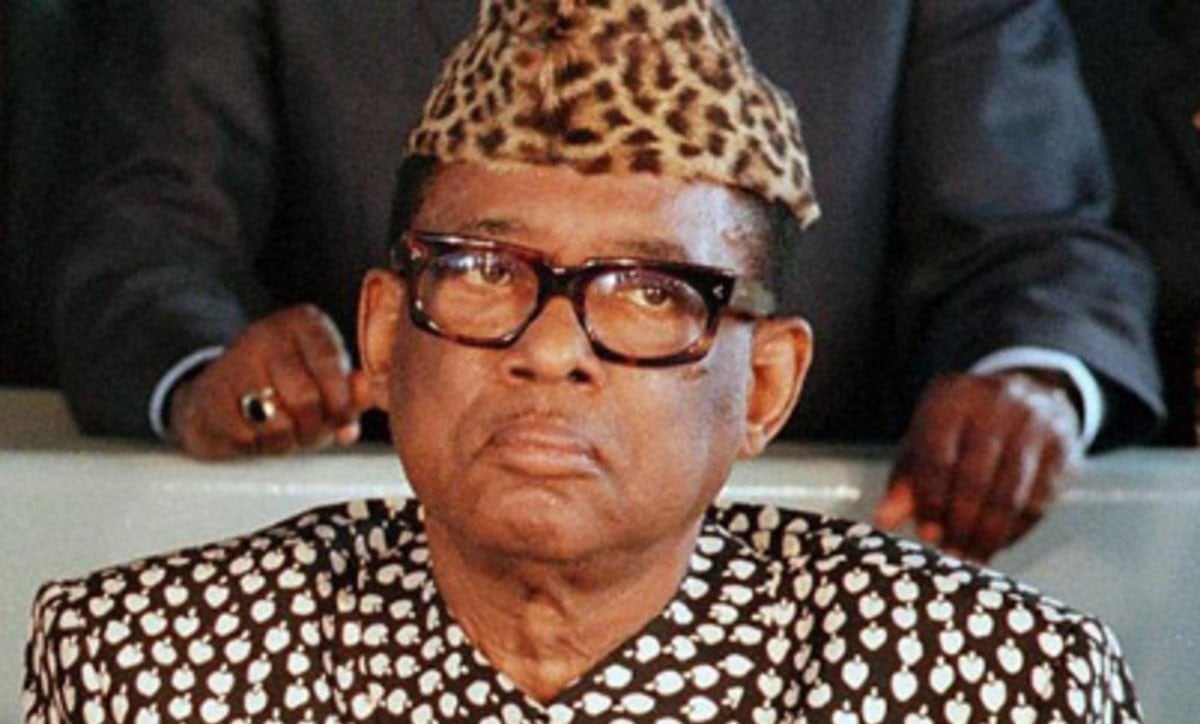 Joseph-Desire Mobutu — Depois de tomar o poder do Congo em um golpe militar, o ditador começou a demonstrar uma série de comportamentos estranhos. Ele sentiu que tinha poderes divinos e manteve uma aparência única. Mobutu proibiu a mídia de chamar as pessoas pelo nome e também a população do país a usar certos tipos de roupas. Sua maior fixação era a luta Rumble in The Jungle, entre o então campeão George Foreman e o famoso pugilista Muhammad Ali
