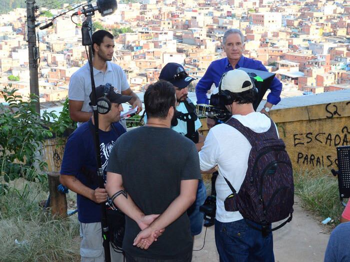 Já é a segunda vez que o apresentador vai à favela a trabalho

Roberto Justus ganha declaração pública de amor
