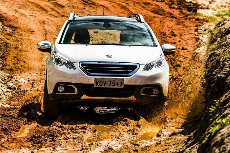 

O 2008 oferece garantia total de três anos e revisões a
preços fixos. A versão 1.6 16 Flex tem os seguintes valores: R$ 372 (10 mil
quilômetros); R$ 600 (20 mil quilômetros); R$ 372 (30 mil quilômetros); R$ 916
(40 mil quilômetros); R$ 616 (50 mil quilômetros) e R$ 600 (60 mil quilômetros)

