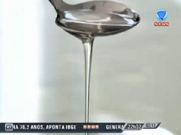 

Aliás, ela utiliza outro ingrediente indispensável: o óleo
de coco

