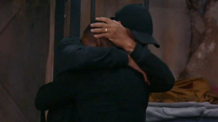 Após algumas reviravoltas no jogo, MC Negão da BL também foi para o Exílio. Ao encontrar Dinei, o cantor não conseguiu segurar a emoção: "Estava com uma saudade de tu, papai". O ex-atleta também chorou com o reencontro 