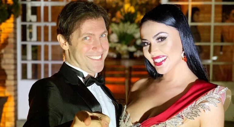 Bruno Sutter e Talita Dias combinam leveza e descontração no painel de especialistas do Canta Comigo 5