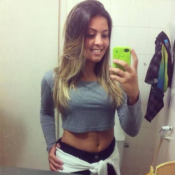Em 2013, a filha do senador do PSB postou essa imagem e disse: "boa noite amores Emoticon upset"
