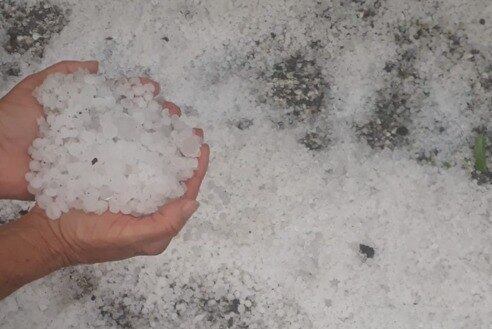 No interior, cidades foram "cobertas" por granizo

