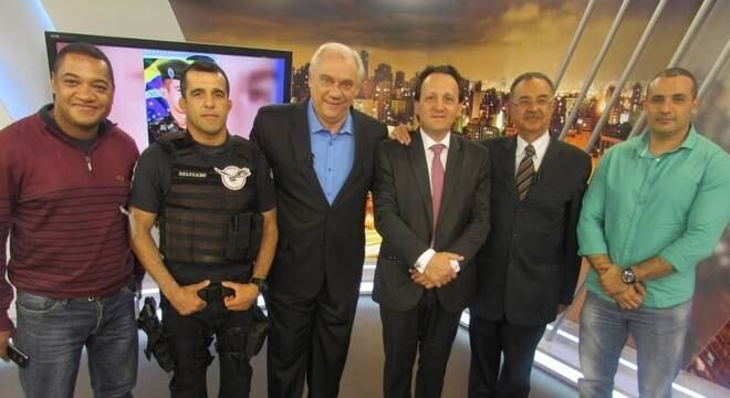 Da esquerda para a direita: Washington Luiz Santos Ferraz, assessor do juiz Paulo Sorci; o delegado operacional Fernando Corbett; Marcelo Rezende; o juiz Paulo Sorci; Percival de Souza; e o delegado Mário Palumbo