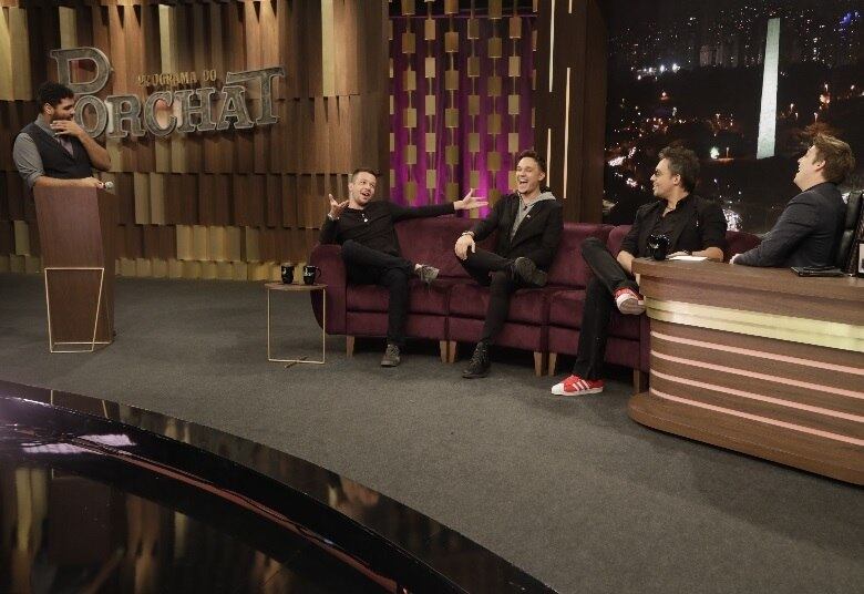 Em 2000, as músicas de três jovens garotos brasileiros tornaram-se as mais ouvidas das rádios e, rapidamente, eles se tornaram um dos principais nomes da música pop
• VÍDEO: KLB relembra histórias hilárias da carreira