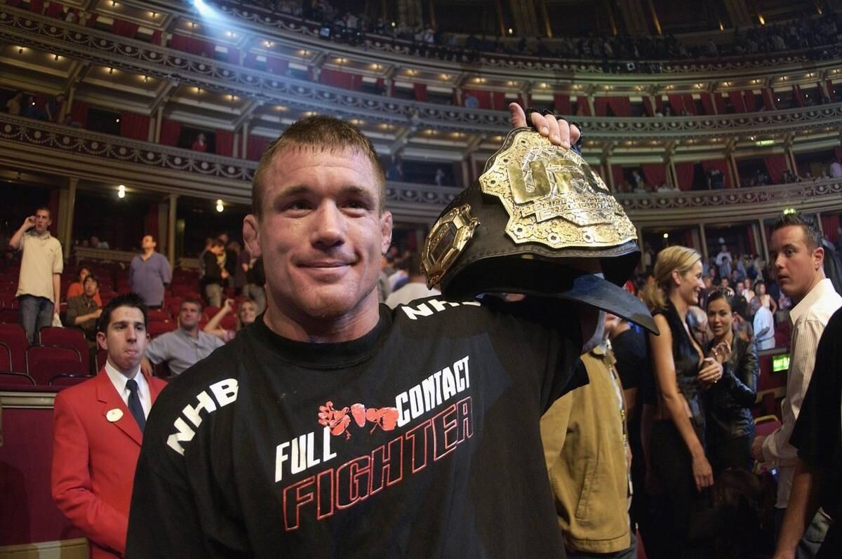 Em quarto aparece Matt Hughes, que dominava os meio-médios antes de Georges St-Pierre se destacar na categoria. O americano esteve em 12 disputas de cinturão e saiu vitorioso em nove delas