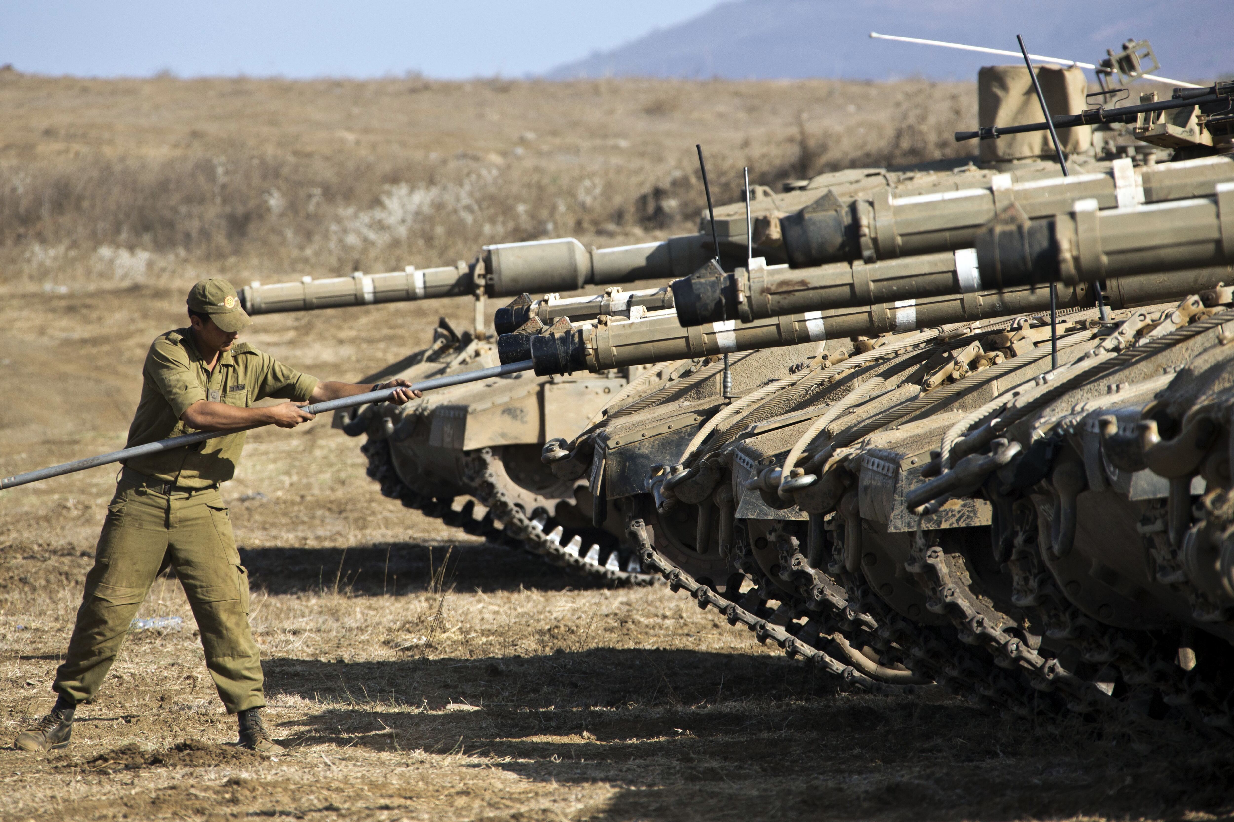 Soldados do Exército israelense estão em alerta diante da possível internacionalização da guerra civil na Síria