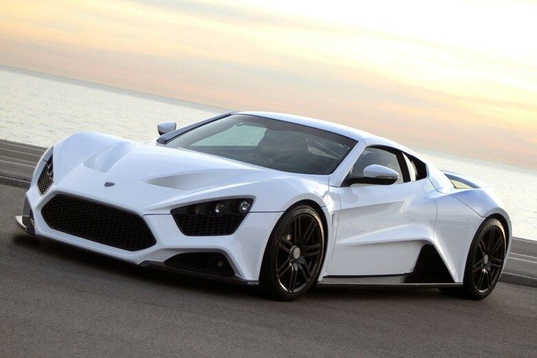 4° Zenvo ST1 - Direto dos vikings vem o quarto colocado com seu motor V8 de 1.250 cv de potência, atingindo até 315 km/h e chega de 0 a 100 km/h em apenas 2,9 segundos. Seu preço é de 1,8 milhões de dólares, o equivalente a 6,2 milhões de reais, porém, o cliente ainda ganha um relógio de 50 mil dólares para sair mais feliz ainda