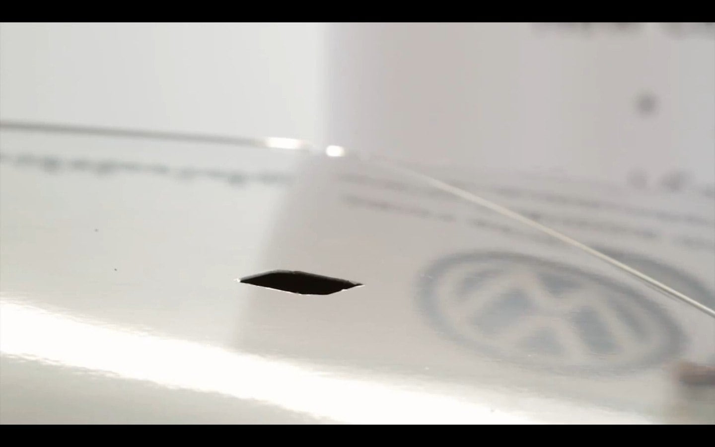 Buracos e reentrâncias são "contornados" em locais que receberão peças que foram retiradas antes do envelopamento
VEJA TAMBÉM
> RAM faz picape enfurecida para divulgar novo filme do Super-Homem
> Direto da idade da pedra: carro do filme Os Flintstones movido com os pés vai a leilão
Quer saber tudo sobre carros? Acesse R7.com/carros