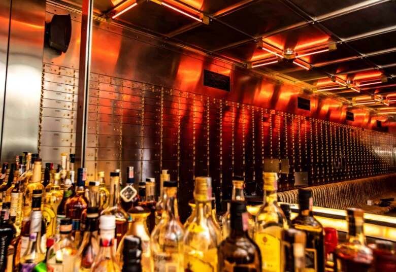 Fãs de whisky podem pedir uma tábua de degustação da bebida ou participar de um
clube exclusivo no Bar do Cofre SubAstor
