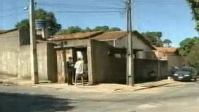 Imóvel fica em um bairro de classe média da cidade