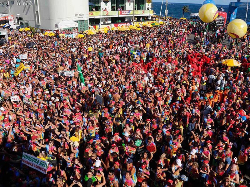 O cantor iniciou a maratona na abertura oficial da folia na capital, quarta-feira (22)