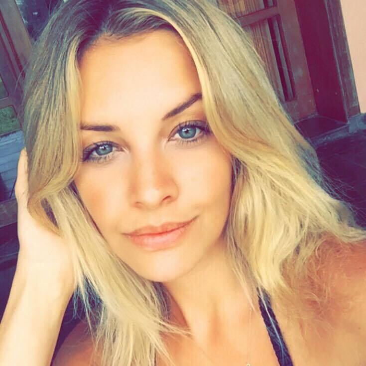 A
mãe, que mora em São Paulo, ainda foi para Goiânia, para ver o filho. Há duas
semanas, ela conseguiu revogar a sentença judicial que deu a guarda do bebê aos
avós paternos. E, desde então, não viu mais o filho