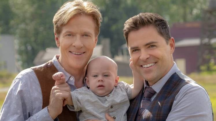 E o que não faltam são amigos para ajudar! Abigail (Lori Loughlin), Bill (Jack Wagner), Rosemary (Pascale Hutton) e Lee (Kavan Smith) amparam Elizabeth a todo instante, e os cuidados do proprietário da serraria despertaram a alegria dos amigos, que dizem que Lee se dá muito bem com crianças
Acompanhe os momentos de Elizabeth com o filho em Quando Chama o Coração, de segunda a sexta, a partir das 21h45, na tela da RECORD.