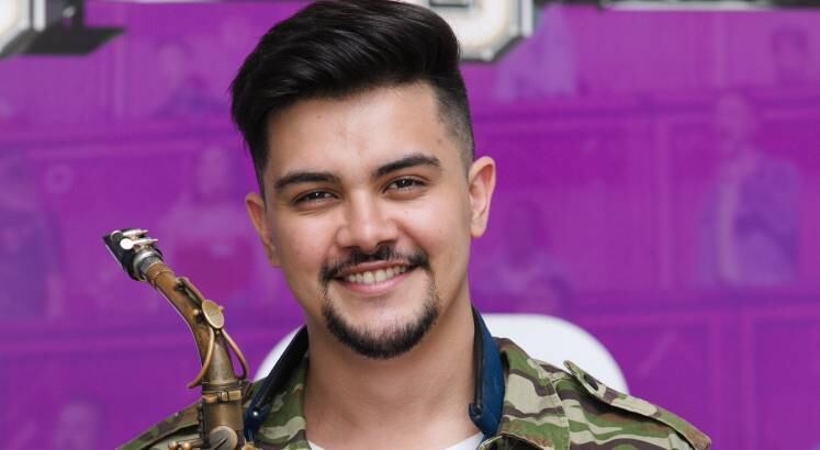 Victor Aguiar 
Ator, cantor e saxofonista
