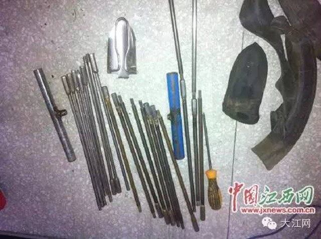 Em seguida, ele moía os ossos até virarem pó e, quando o material estava pronto, entregava para sua filha, deficiente mental, para que ela bebesse, após misturar com água