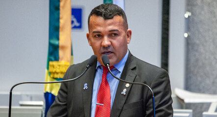 Deputado distrital Rogério Morro da Cruz teve celular clonado