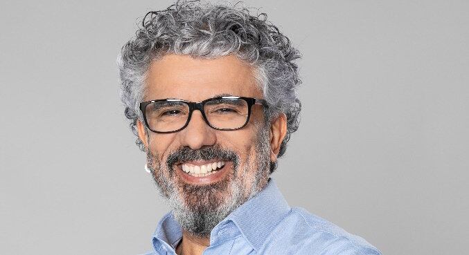 Zé Luiz é jornalista, radialista, apresentador, ator e músico