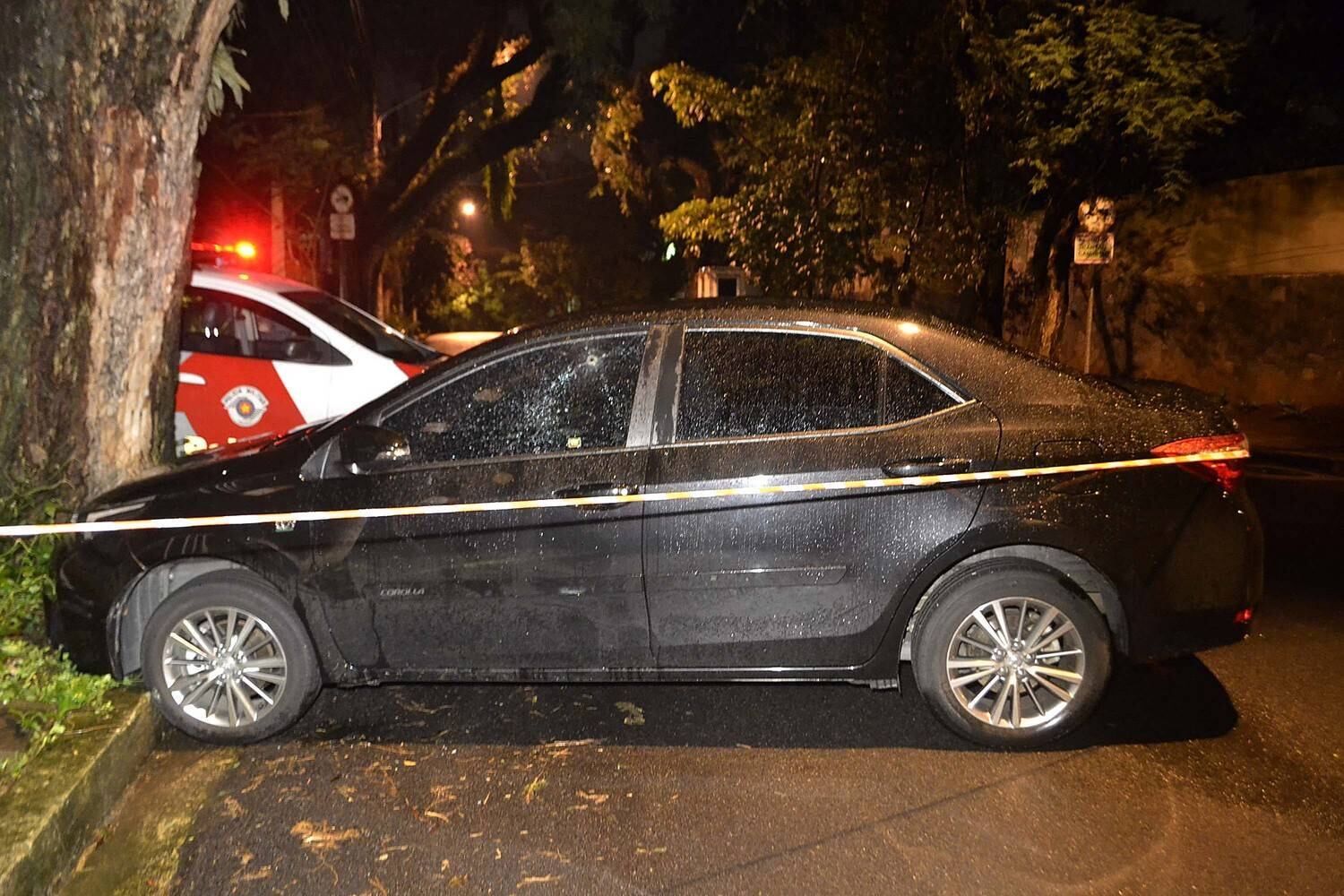 Motorista foi atingido por um tiro de raspão no pescoço