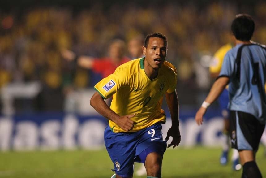 Brasil 2 x 1 Uruguai - 21/11/2007 - Pelas eliminatórias da Copa do Mundo de 2010, a Seleção bateu a Celeste no Murumbi, de virada, com dois gols de Luís Fabiano