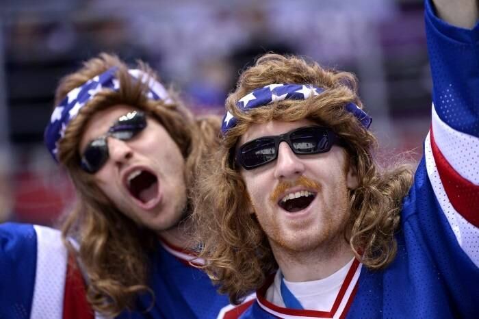 Para assistir os jogos de hóquei, os americanos abusaram da originalidade