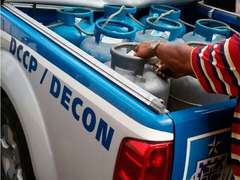 Equipes apreenderem três botijões de gás comercializados e armazenados irregularmente

