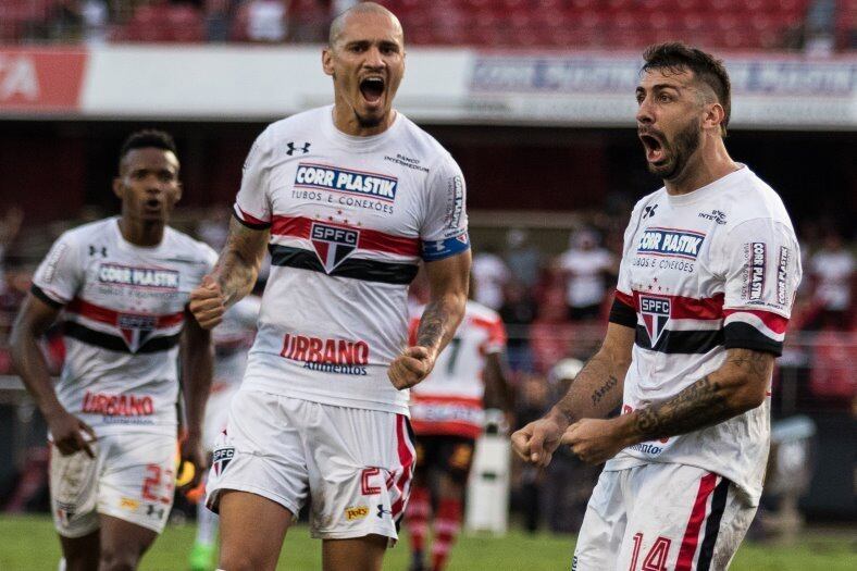 O São Paulo também faz o jogo de ida da primeira fase nesta quarta. O Tricolor viajará até Florencio Varela, província de Buenos Aires, para enfrentar o Defensa y Justicia, equipe modesta do futebol argentino, às 19h30. Lucas Pratto é a esperança de gols da equipe paulista para conquistar o título continental