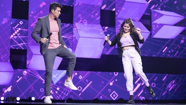 O apresentador quis saber se Ray sabia mesmo dançar hip hop e pediu para a competidora mostrar alguns passos de dança — inclusive, ela até tentou ensiná-lo