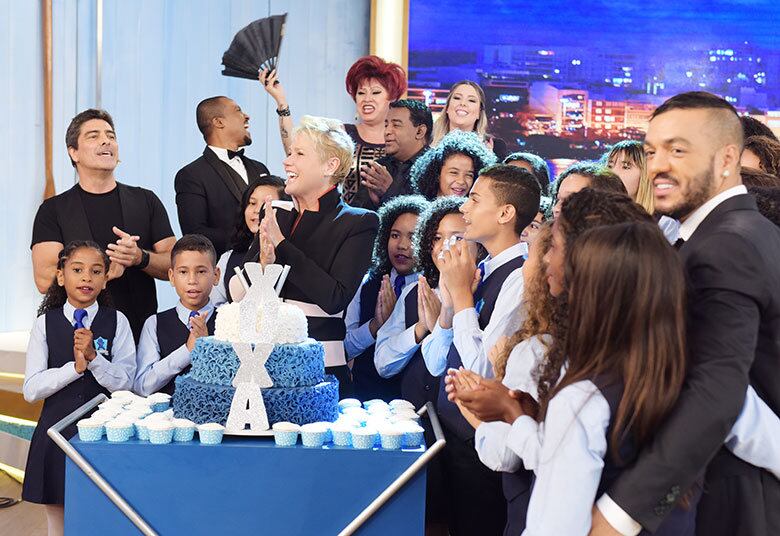 Ajude a cantar o parabéns para Xuxa! A festa começa às 22h30, logo após o Jornal da Record. Não perca!

• No R7 Play, você assiste na íntegra a todos os programas da Rede Record. Experimente!