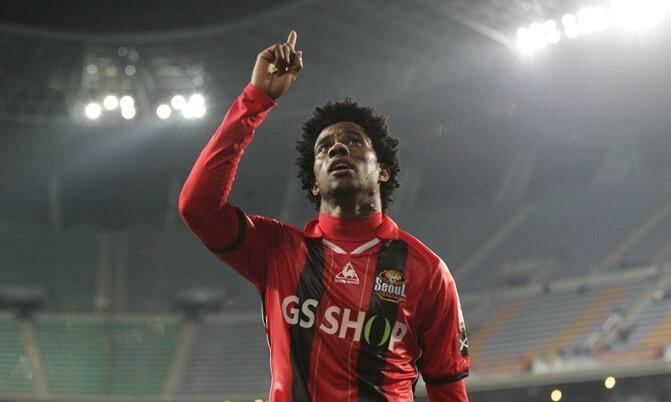 Nesta temporada, o atleta está brilhando na Liga dos Campeões da Ásia. Em apenas duas partidas, Adriano Michael Jackson já balançou as redes sete vezes e está disparado na artilharia da competição