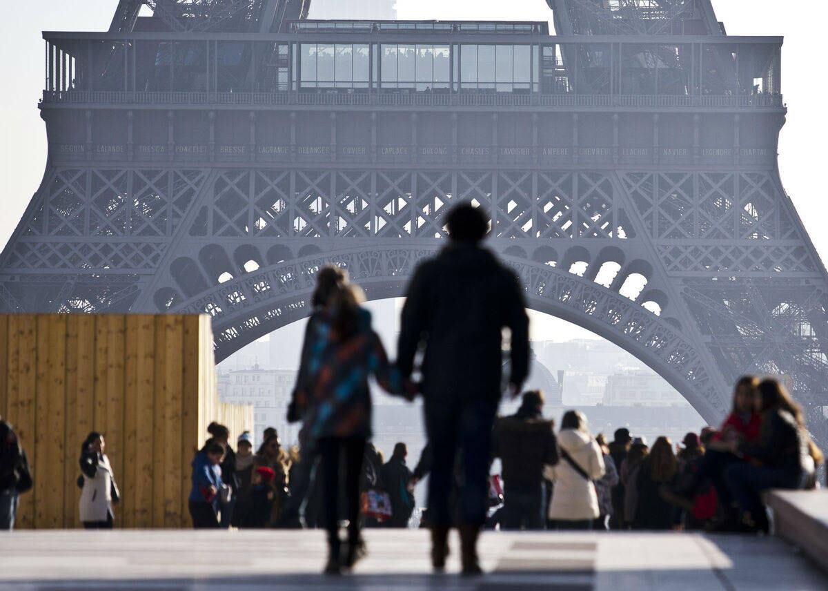 No mesmo formato de "10 horas em ...",  que começou com uma mulher nas ruas de Nova York denunciando ataques sexistas, um jornalista francês saiu nas ruas de Paris para realizar um experimento similar: Quantos xingamentos e ataques recebe um judeu por dia? Confira