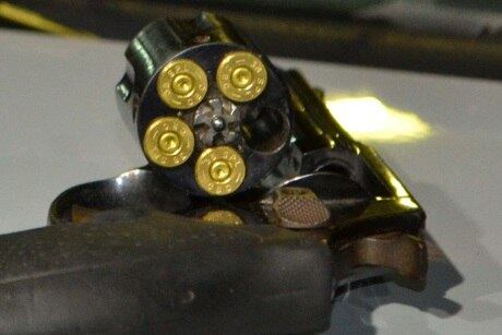 Policial aposentado atira em vizinho na zona norte