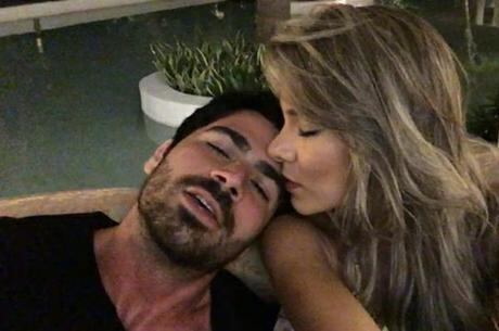 Rodrigão também usou as redes sociais para mostrar toda sua felicidade. Nesta quinta-feira (15), o ex-BBB se declarou para Adriana e derreteu o coração dos internautas

— Minha princesa, rainha, minha vida! É só o início da nossa história meu bebê! 