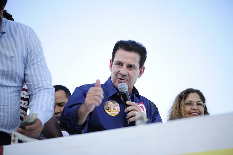 Vanderlan Cardoso, candidato do PSB ao governo de Goiás, apostou no forró em seu jingle de campanha neste ano. "Se você quiser um novo amanhã, vote Vanderlan", diz o bordão. Ouça aqui 
