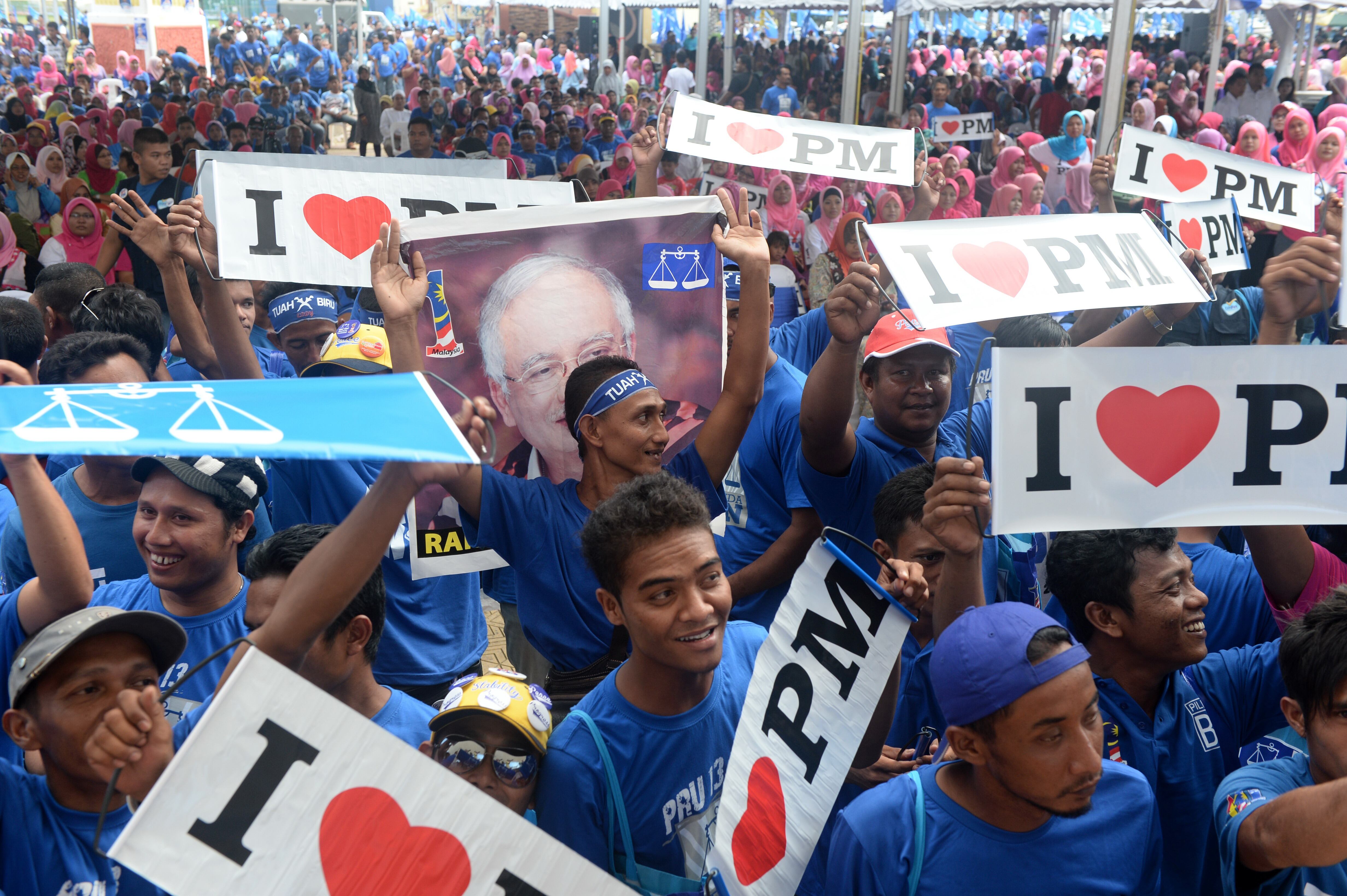 Simpatizantes de Najib Razak. Apesar das previsões a seu favor, o candidato luta em uma corrida eleitoral acirrada