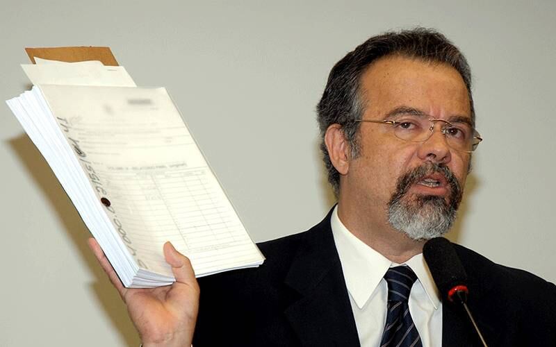 Raul Jungmann, ministro da Defesa

Filiado ao PP, Raul Jungmann está no seu terceiro mandato como deputado federal. No governo de Fernando Henrique Cardoso, foi ministro do Desenvolvimento Agrário, presidente do Instituto Nacional de Colonização e Reforma Agrária (Incra) e do Instituto Brasileiro do Meio Ambiente e dos Recursos Naturais Renováveis (Ibama). Apesar de defender o impeachment de Dilma, não participou da votação do processo na Câmara, já que é suplente