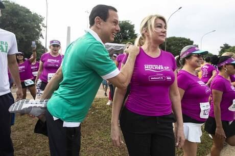 Doria foi ao evento com sua mulher, Bia