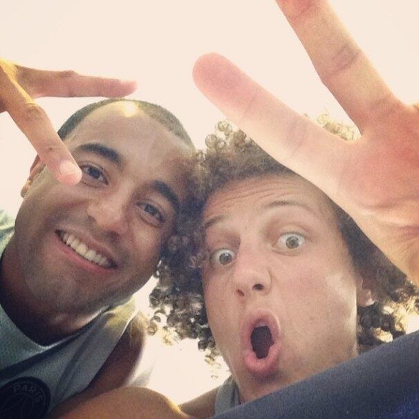 Os colegas do PSG também o parabenizaram. Seu mais novo companheiro de time, David Luiz mostrou que está mandando bem no francês.
— Joyeux anniversaire! Parabéns moleque espoleta, que
Deus te abençoe muito! Você é fera demais! #HappyBday #22? #nunca