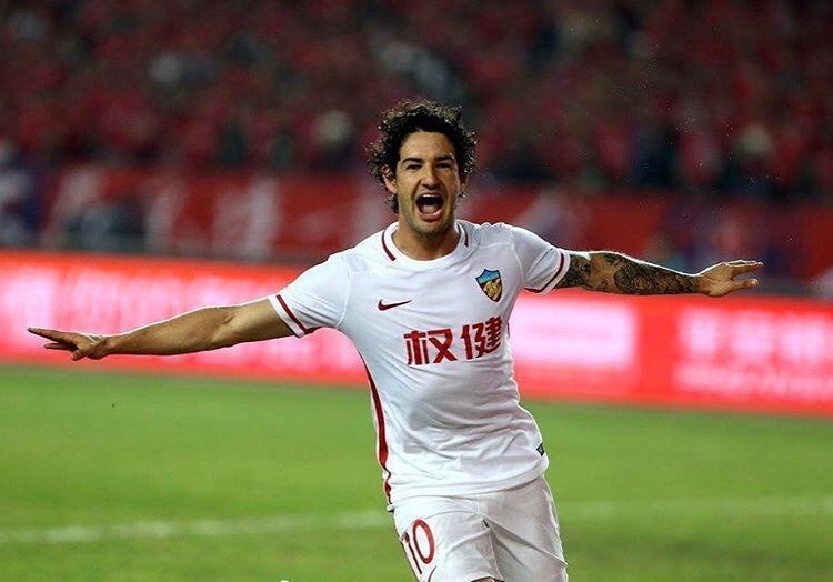 Em 11 partidas pelo clube, Pato já marcou seis vezes, se tornando o principal jogador do time na temporada