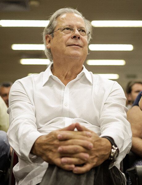 Corrupção —  Cukier, da ESPM, explica que "até questões de corrupção" podem se tornar uma vantagem aos Estados Unidos, já eles pensam: "sei onde que tá o calcanhar de aquiles do governo". Ainda, segundo o professor, é importante para os americanos saber "qual o tipo de relação de proximidade ele [o governo] tem com sei lá que grupo econômico ou empresarial, por aí afora"