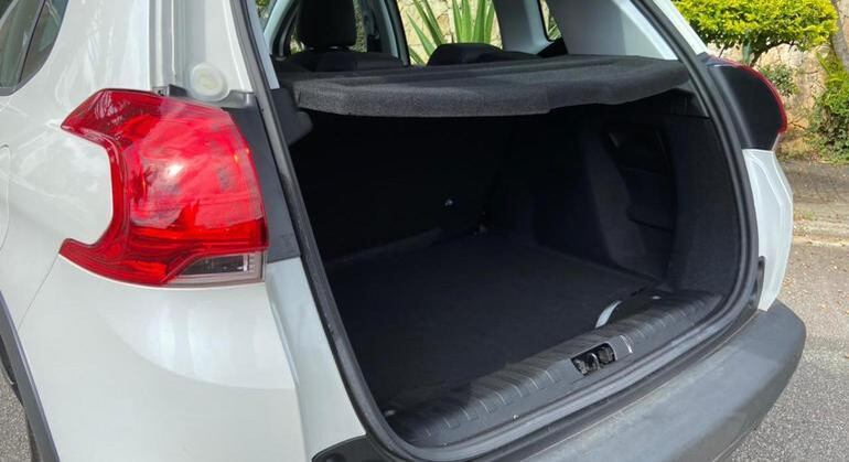 Porta-malas tem 355 litros