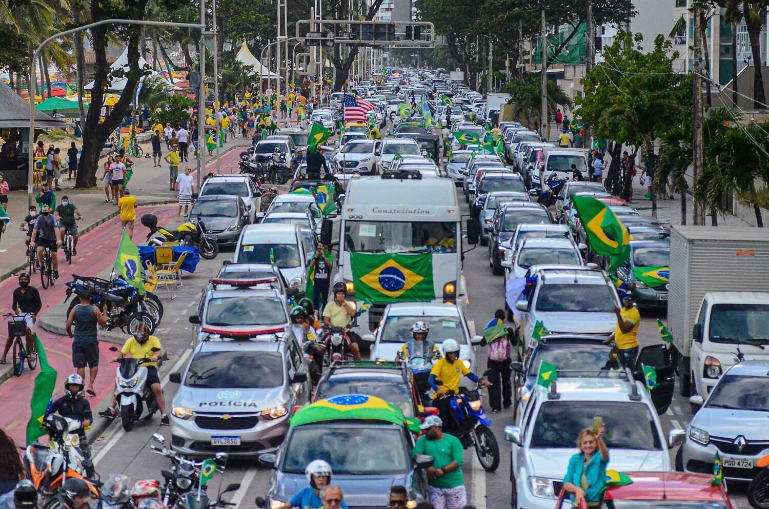 Com a possibilidade de derrota da proposta, Bolsonaro tem intensificado o discurso contra o voto exclusivamente eletrônico