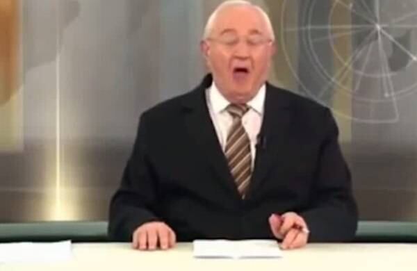 Como não dá para marcar hora para
espirrar, Boris Casoy acabou liberando um durante o noticiário. Pediu desculpa
e avisou que era um “ser humano ainda”